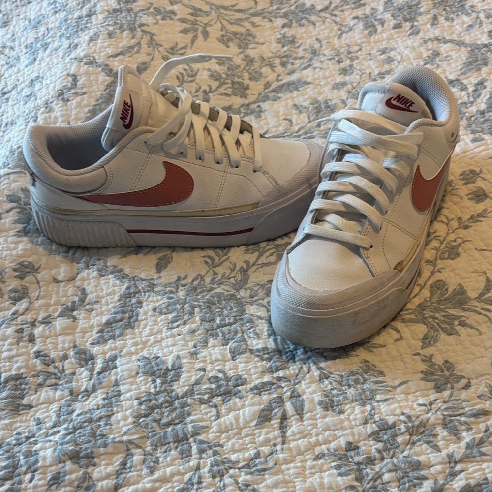 Nike Women's Sneakers in White and pink